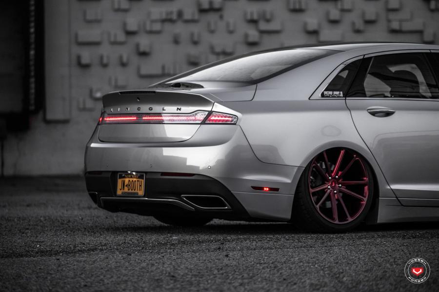 Детали экстерьера Lincoln MKZ on Vossen Wheels (CG-203) 2017 года  (фото 22 из 30)